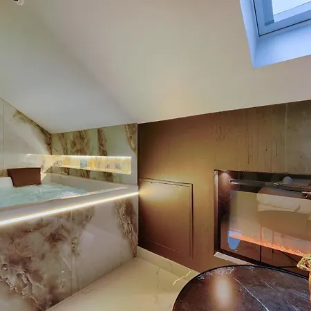 Hollywood Jacuzzi Daire Montgeron